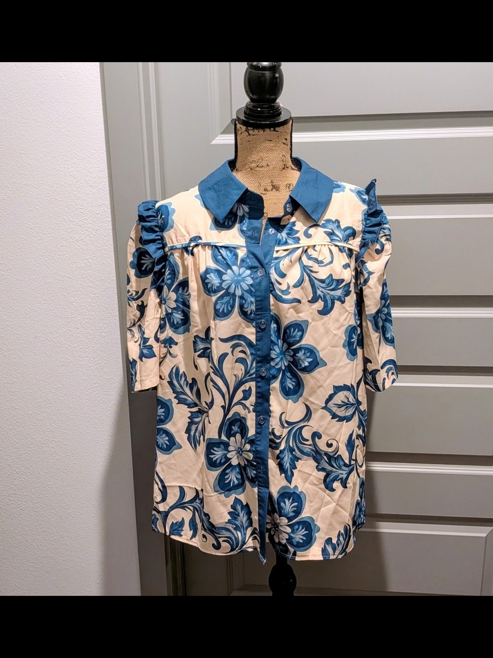 Blue Floral Button-Front Women's Top - Picture 3 of 4